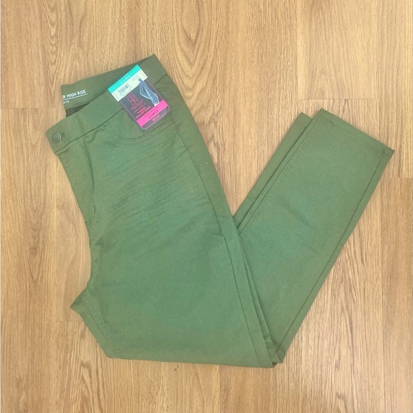 💕*NWT* Women’s No Boundaries Curvy For Every Body Super High Rise Jegging 💕 - Picture 2 of 6